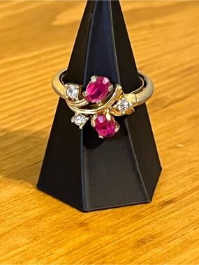 Avon vintage 1970 Royal Radiance pink clear rhinestones gold tone size 7 1/2